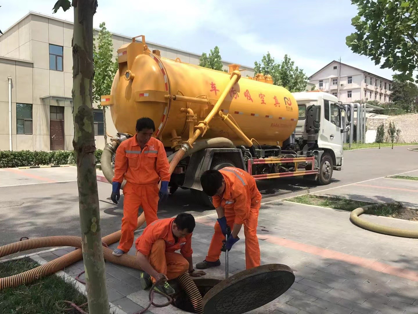 洪梅镇化粪池清理与5-8吨吸粪车施工效率分析